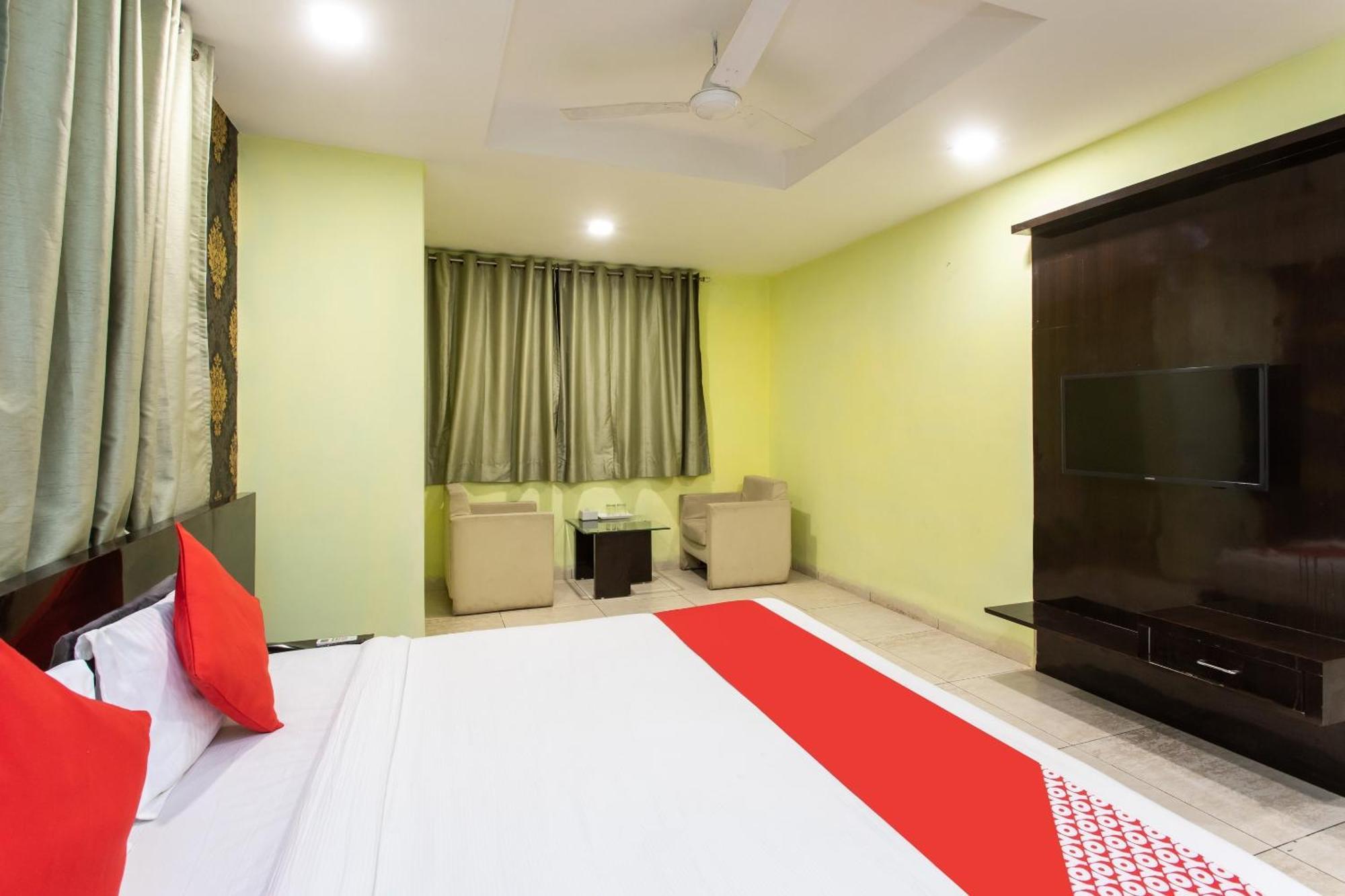 Capital O Swan Paradise Indore Buitenkant foto