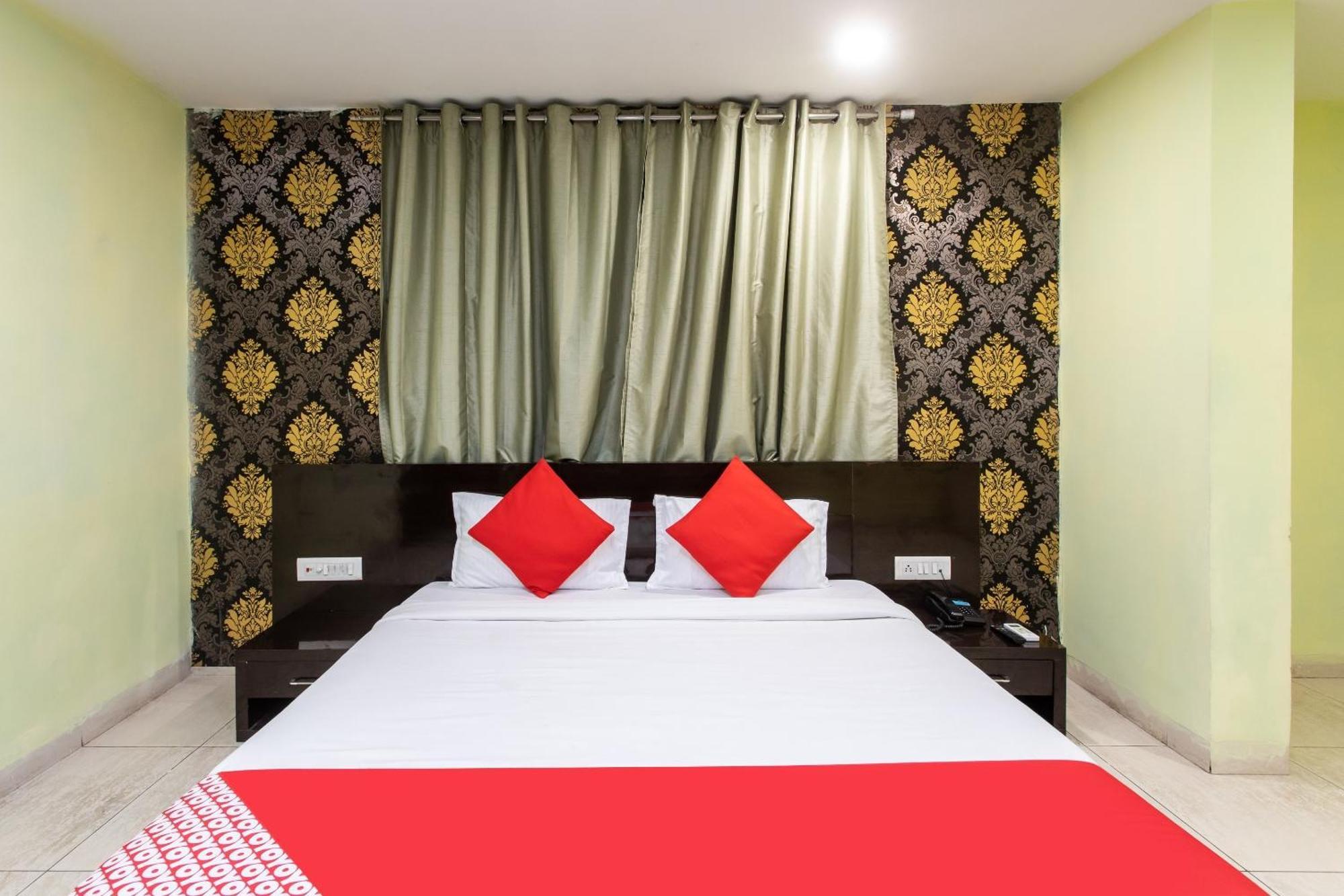 Capital O Swan Paradise Indore Buitenkant foto