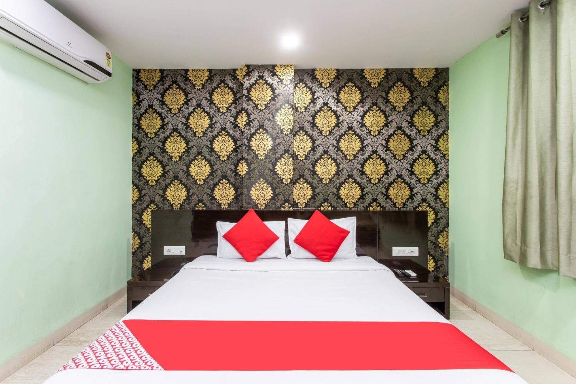 Capital O Swan Paradise Indore Buitenkant foto