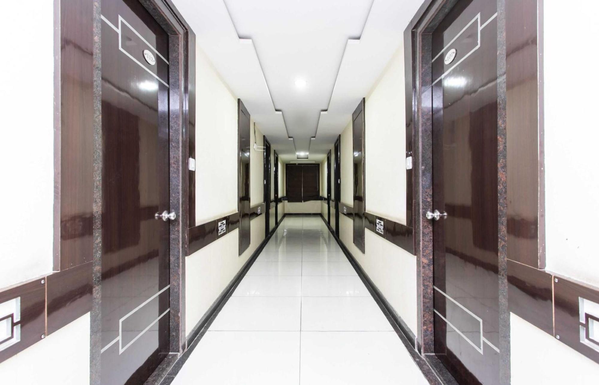 Capital O Swan Paradise Indore Buitenkant foto