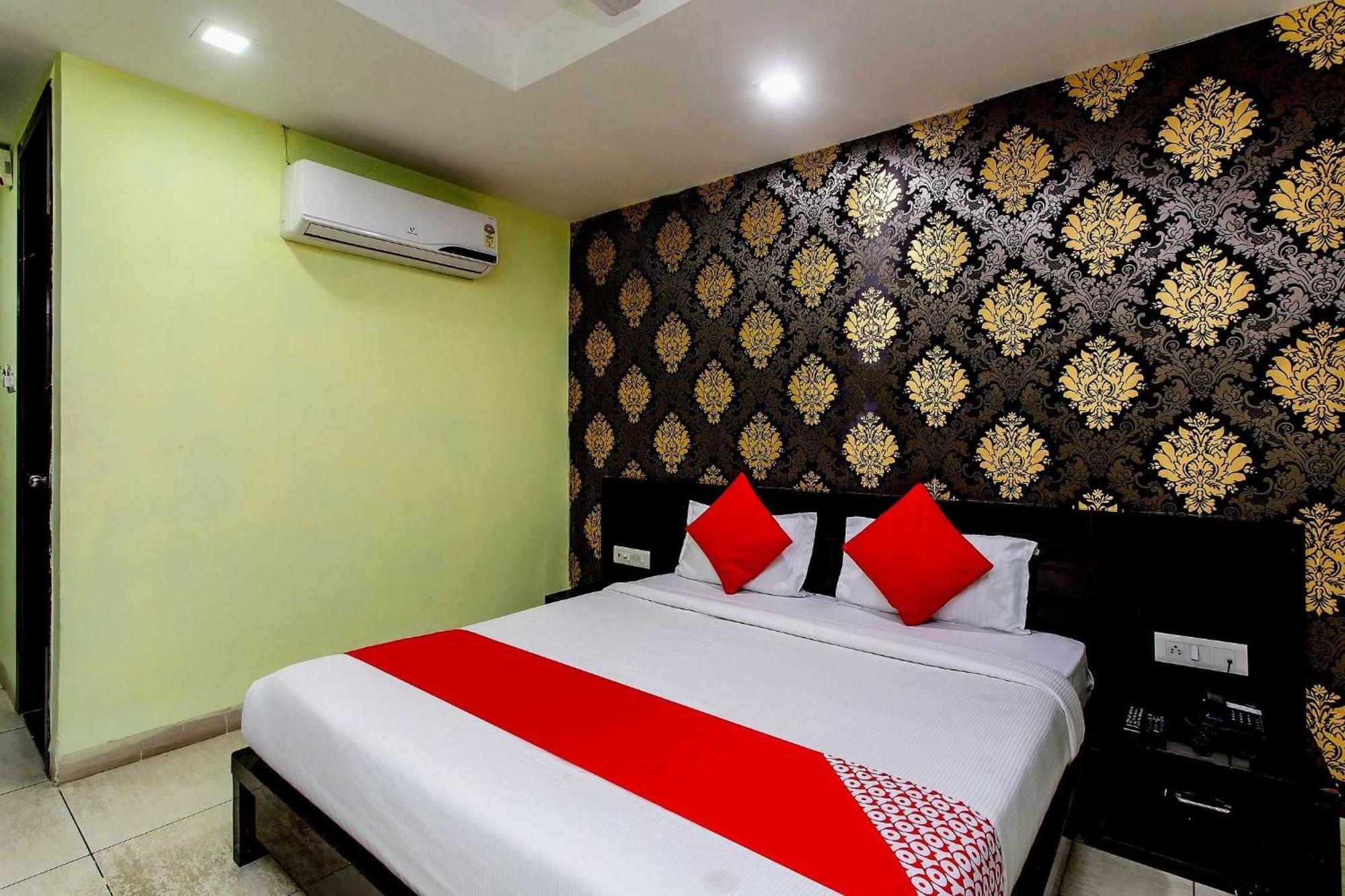 Capital O Swan Paradise Indore Buitenkant foto