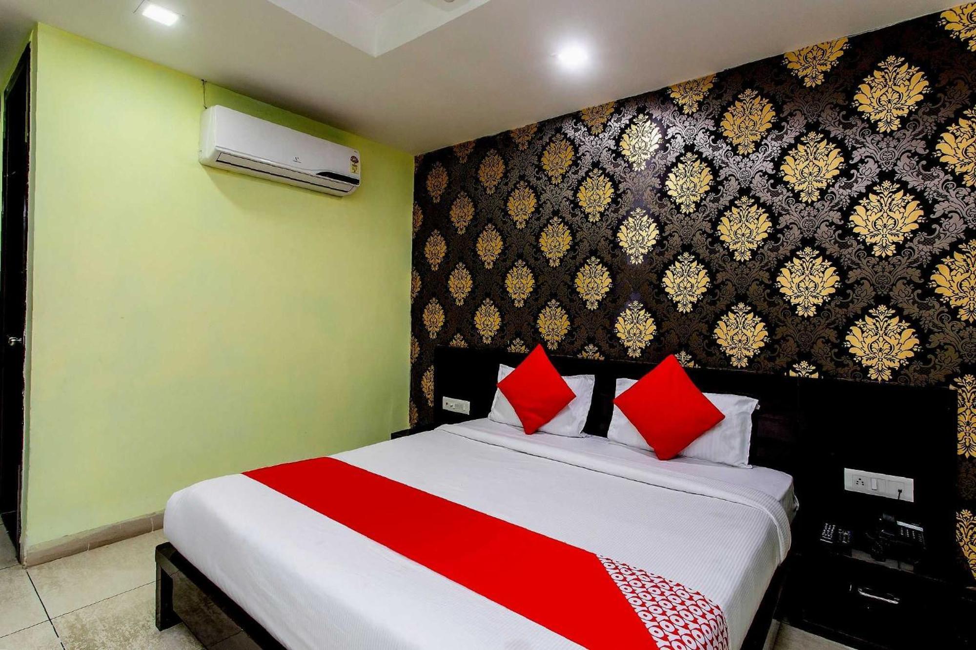 Capital O Swan Paradise Indore Buitenkant foto
