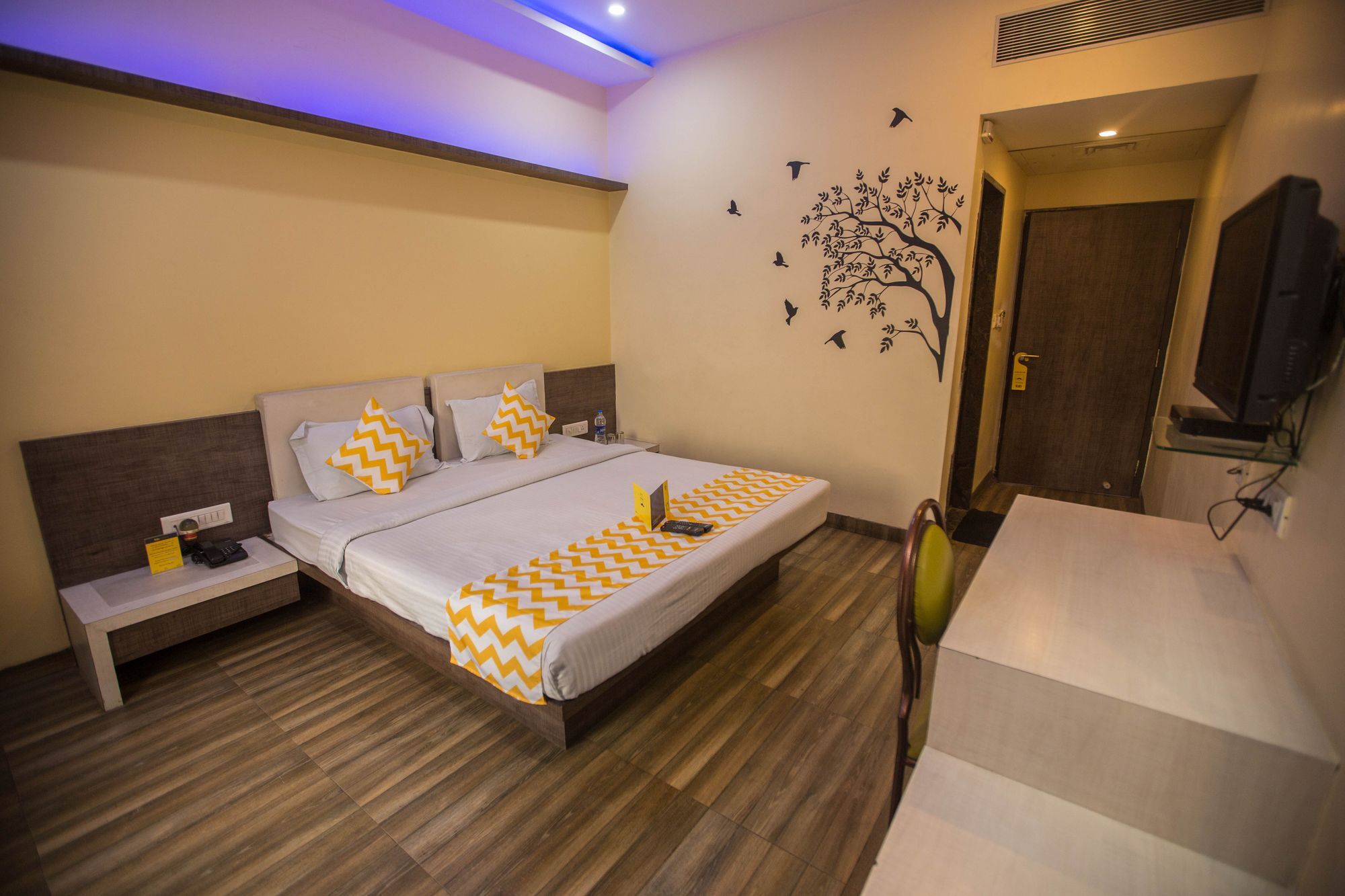 Capital O Swan Paradise Indore Buitenkant foto