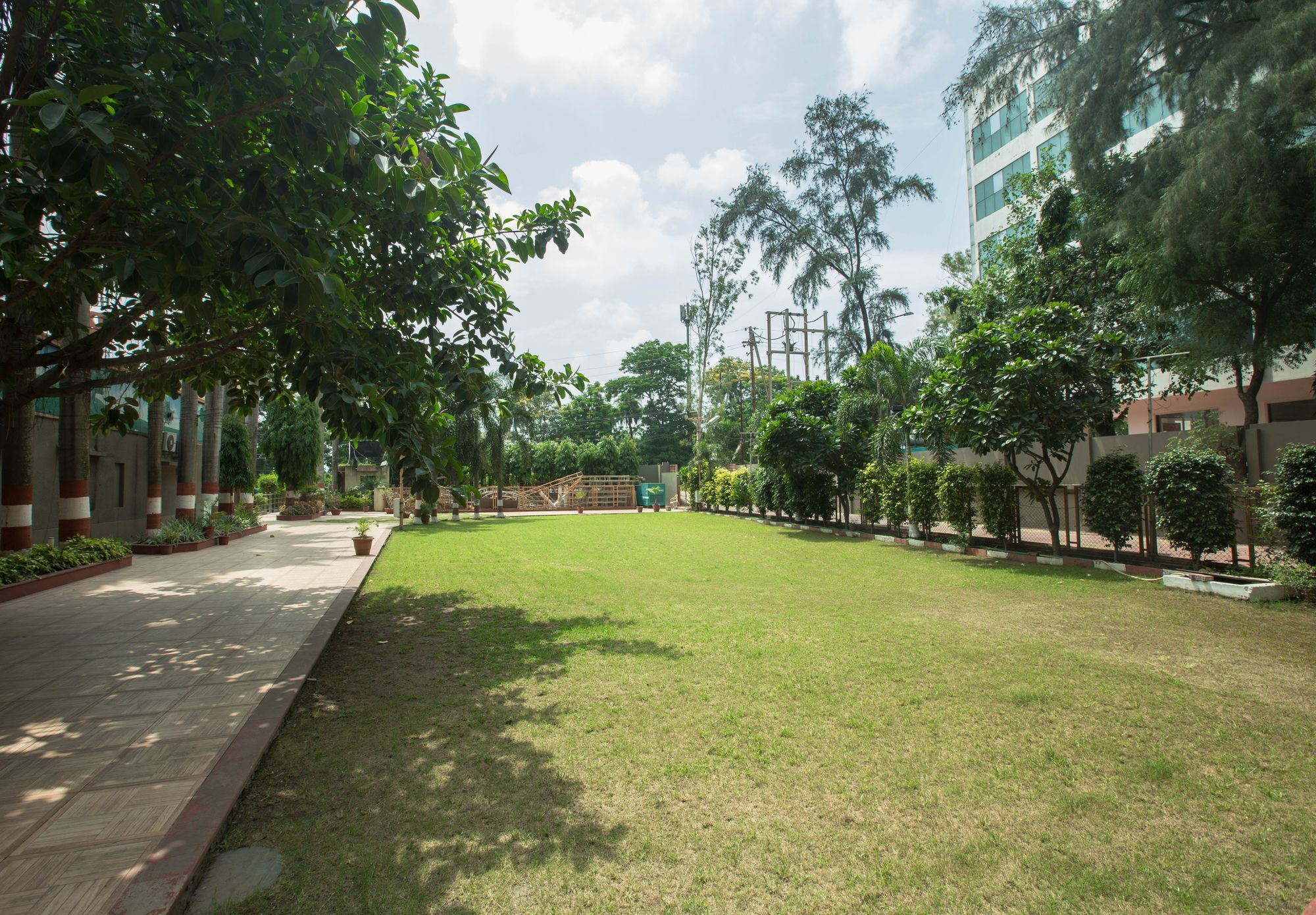 Capital O Swan Paradise Indore Buitenkant foto